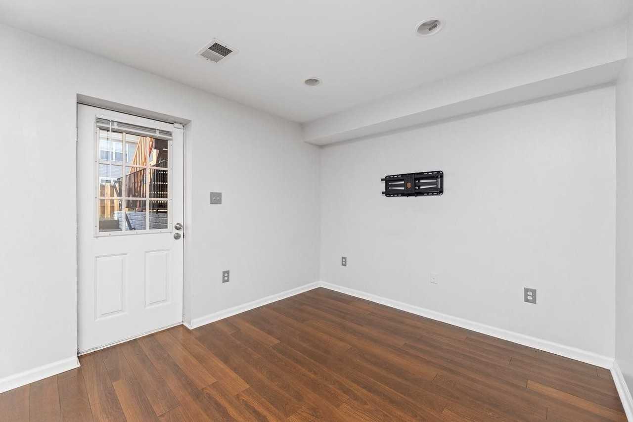 3343 Cape May Ct - Photo 6 of 10