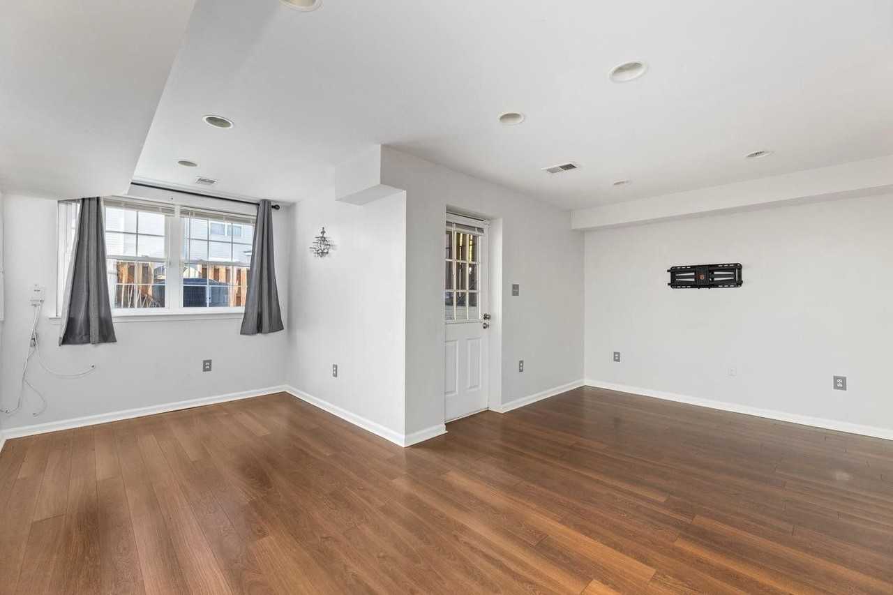 3343 Cape May Ct - Photo 7 of 10