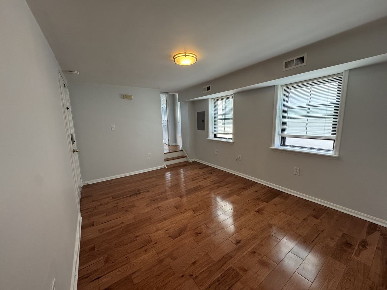 934 New Market Street - Photo 7 of 10