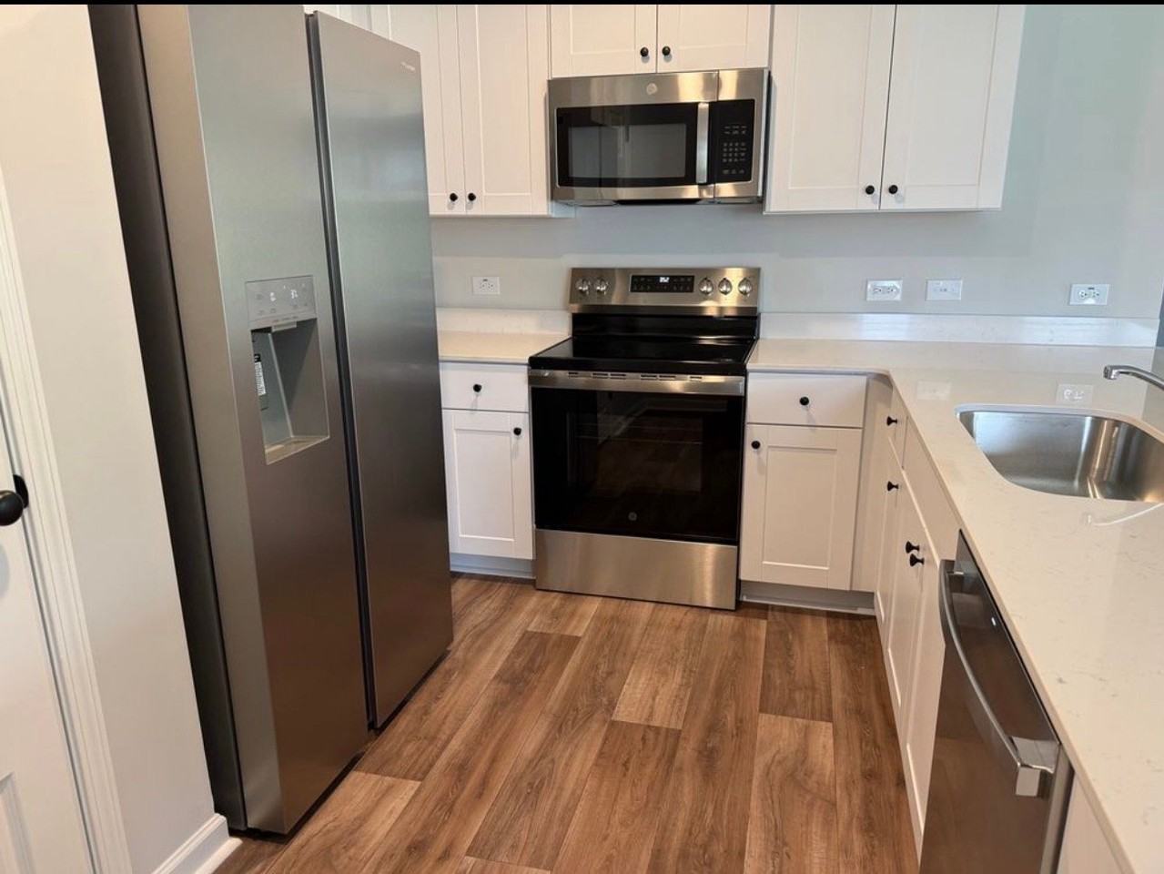 6429 Swainson St Sw - Photo 3 of 20