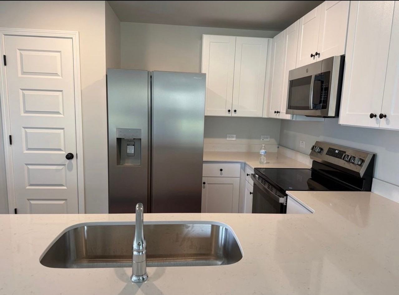 6429 Swainson St Sw - Photo 4 of 20