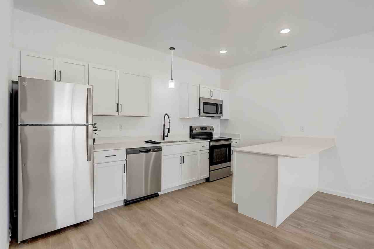 723 Parkview Dr #723 - Photo 4 of 50