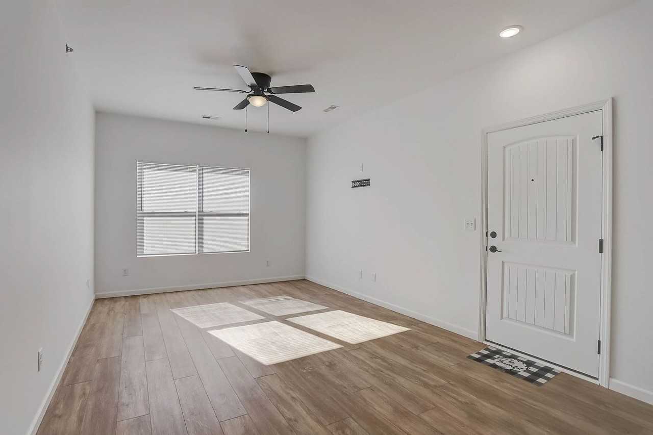 717 Parkview Dr #717 - Photo 7 of 50