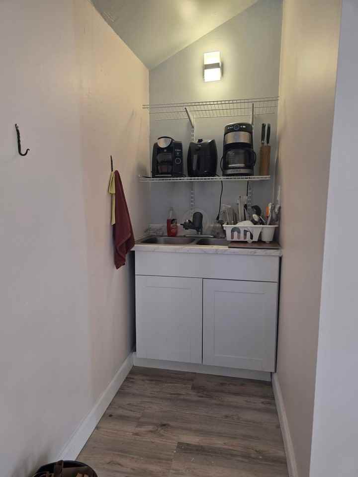 1748 Wellesley Ave #B - Photo 7 of 11