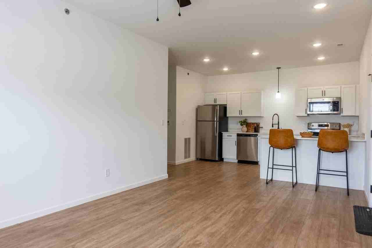 908 Parkview Dr #908 - Photo 2 of 50