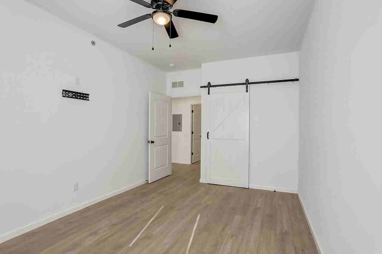 915 Parkview Dr #915 - Photo 6 of 50