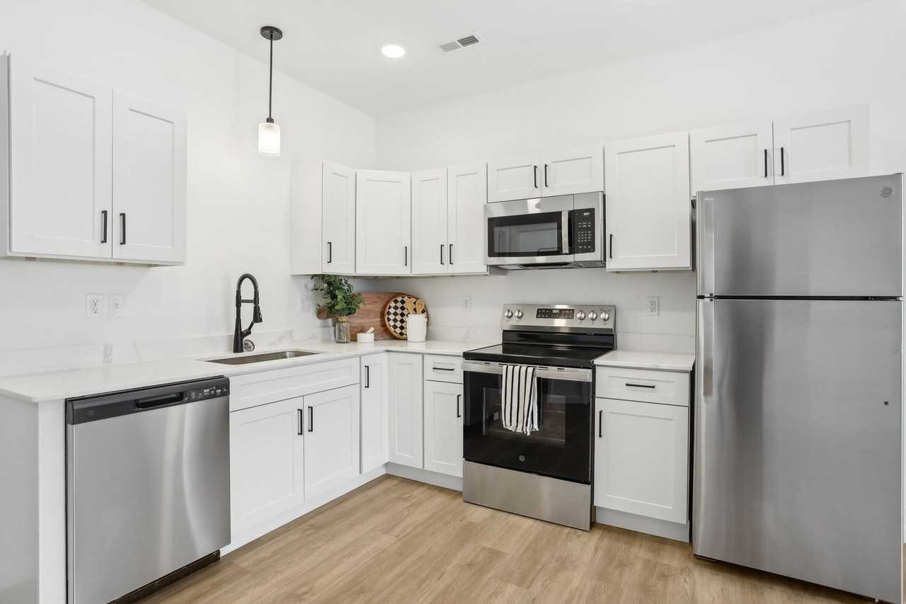 131 Rose Ann Avenue #131 - Photo 7 of 17
