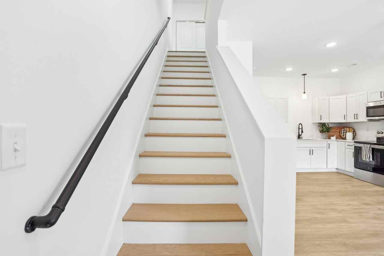 160 Rose Ann Avenue #160 - Photo 3 of 17
