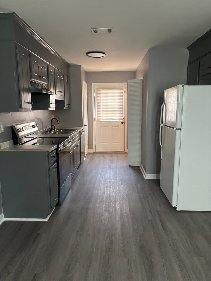 2304 Old Barton #B - Photo 6 of 12