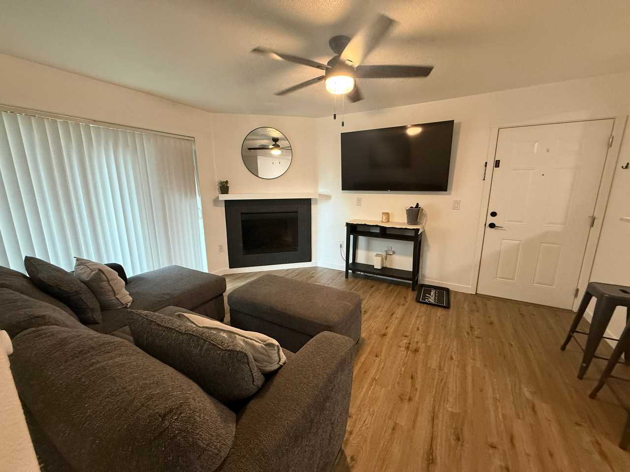 770 Nw 185th Ave - Photo 2 of 19