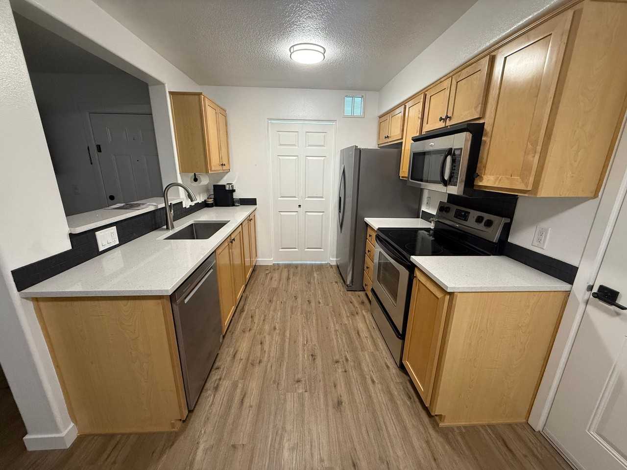770 Nw 185th Ave - Photo 5 of 19