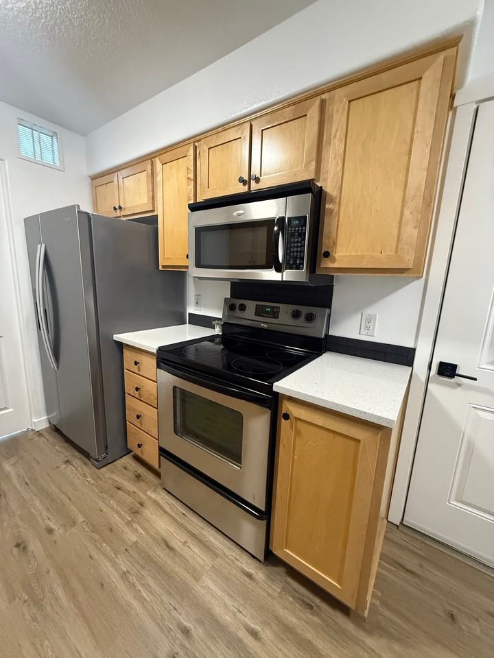 770 Nw 185th Ave - Photo 6 of 19