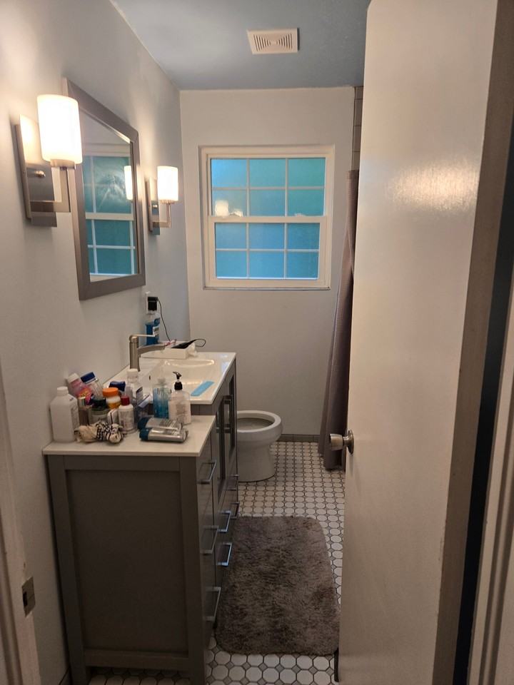 812 Chatfield St - Photo 7 of 8