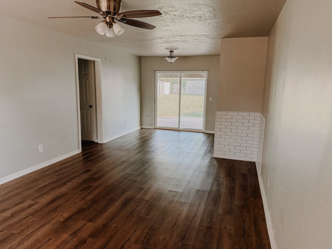 6336 N Hammond Ave - Photo 3 of 20