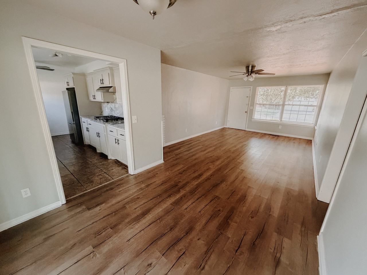 6336 N Hammond Ave - Photo 4 of 20
