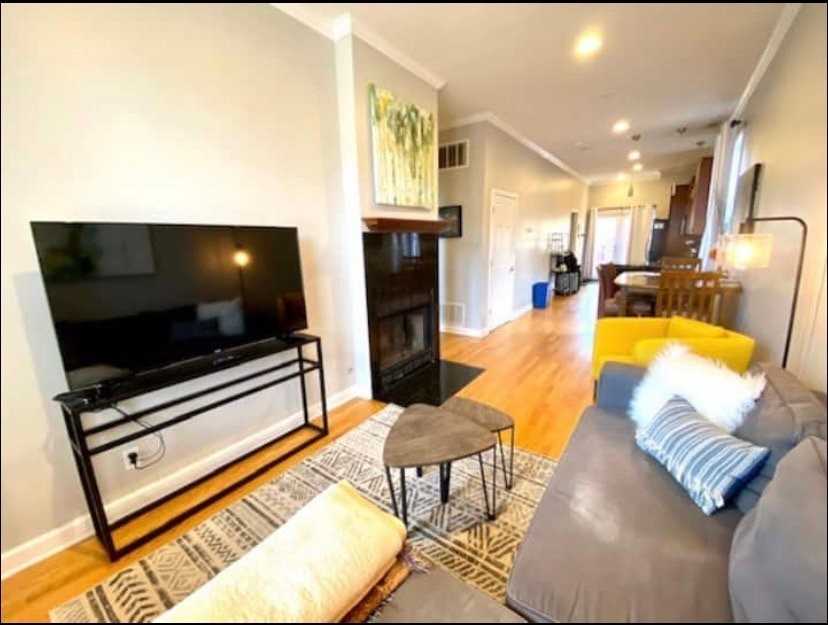 1434 W Fletcher St #2F - Photo 3 of 14