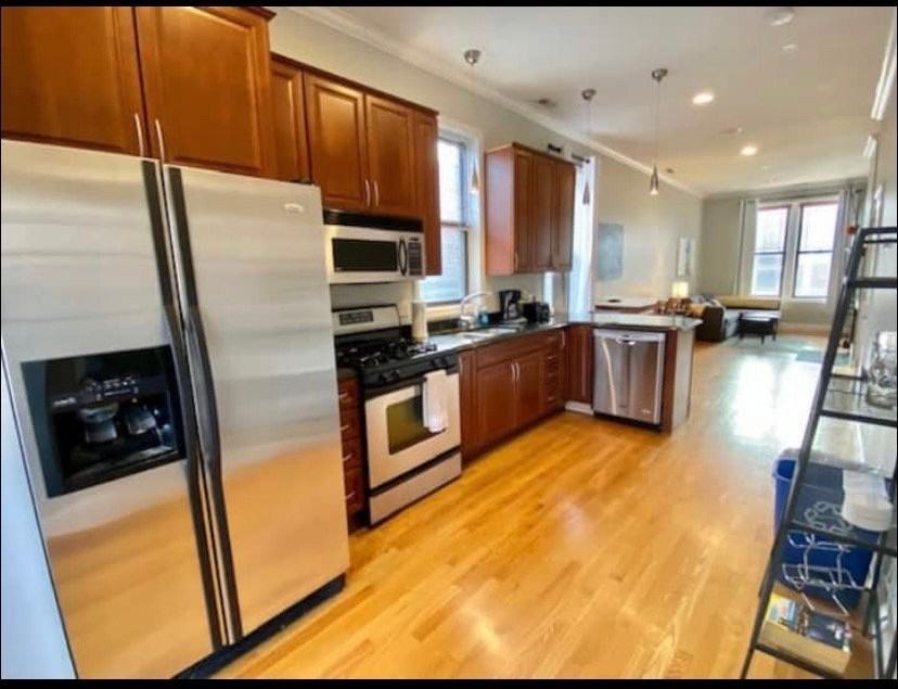 1434 W Fletcher St #2F - Photo 7 of 14