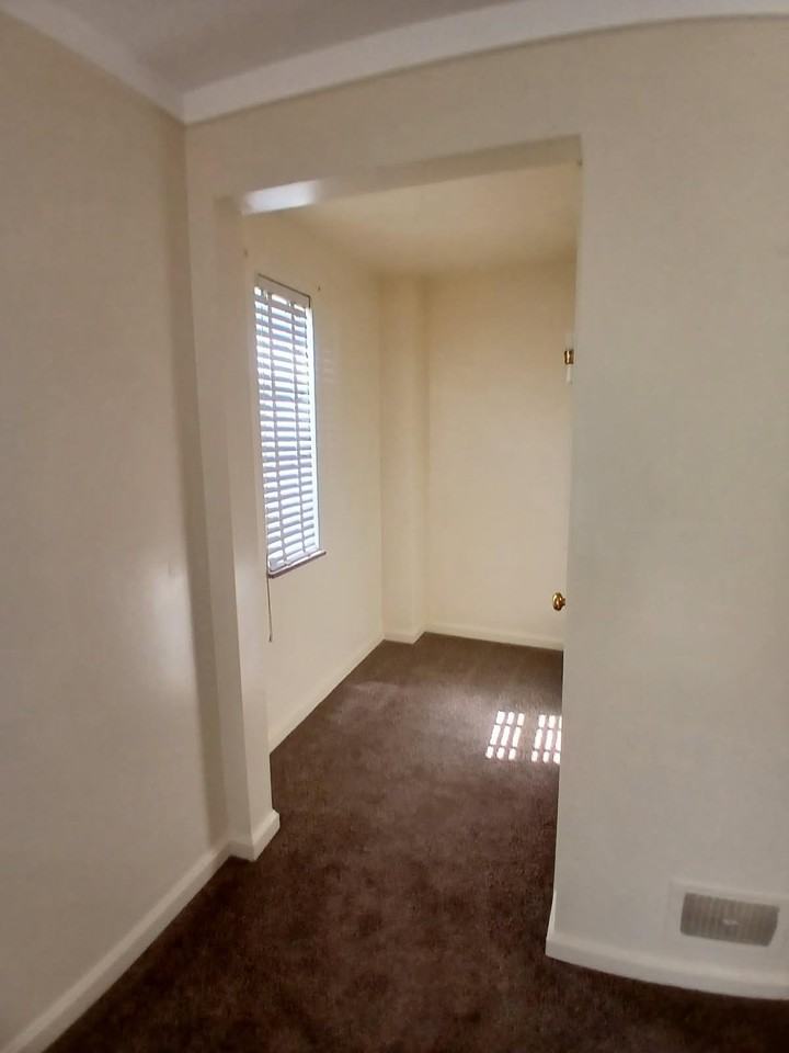 5720 Hamilton Ave - Photo 3 of 10