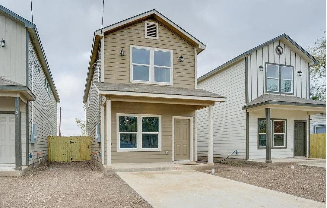 121 Lawton St - Photo 3 of 14