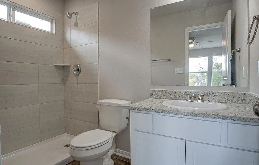 121 Lawton St - Photo 6 of 14