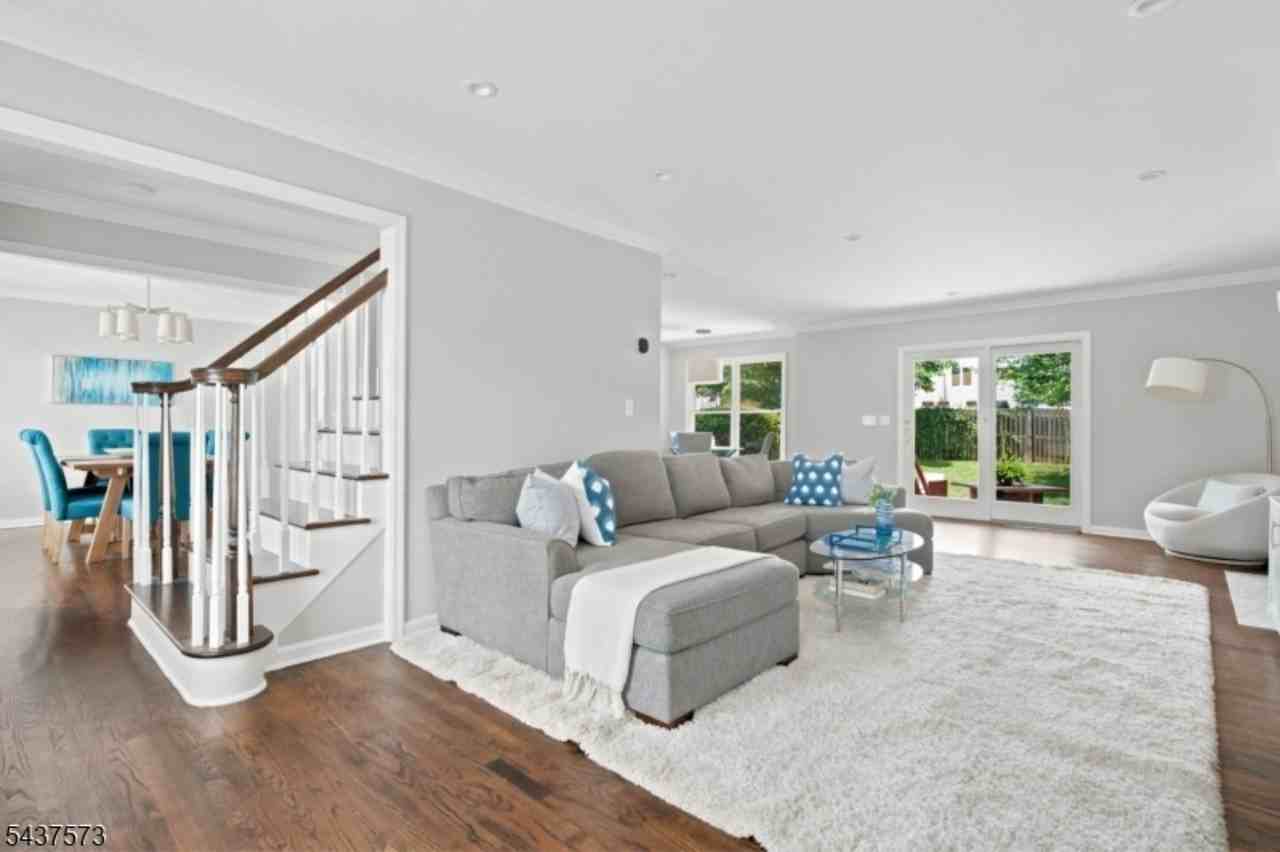 169 Broad St - Photo 4 of 20