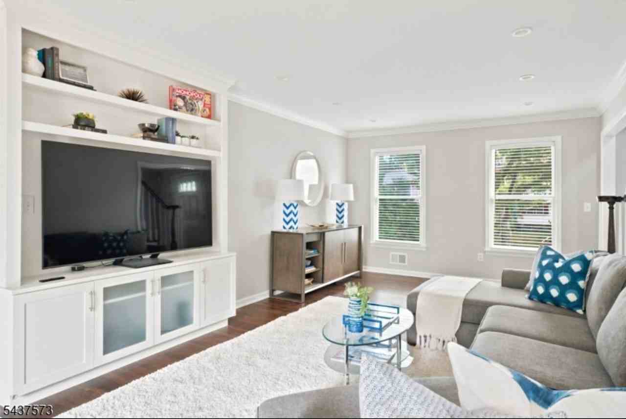 169 Broad St - Photo 5 of 20