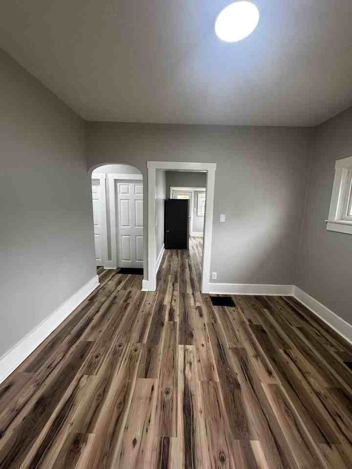 212 Ludlow Rd - Photo 5 of 14