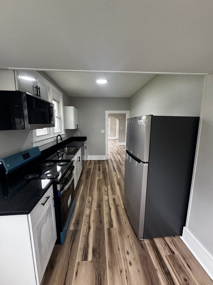 212 Ludlow Rd - Photo 6 of 14