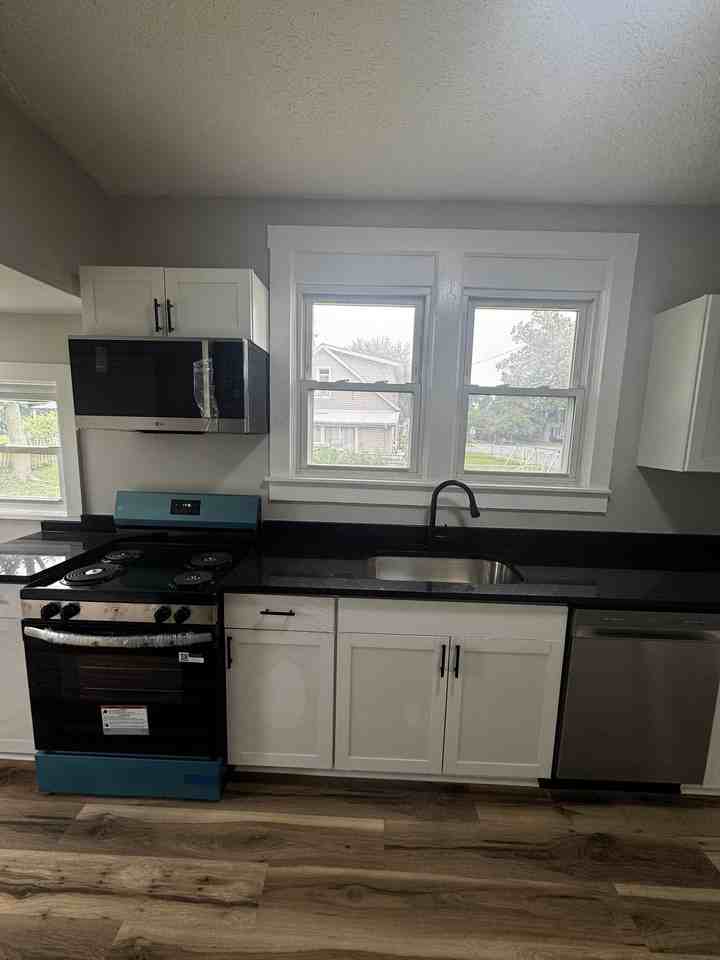 212 Ludlow Rd - Photo 7 of 14