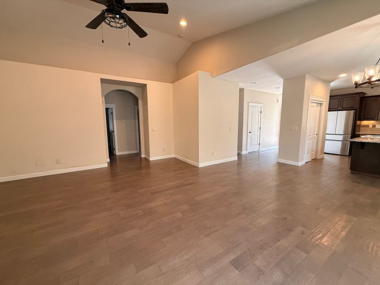 2626 Ne Hawthorne Cir - Photo 6 of 20