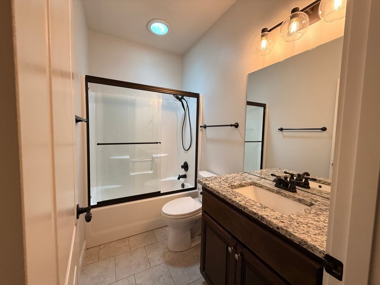 2626 Ne Hawthorne Cir - Photo 7 of 20