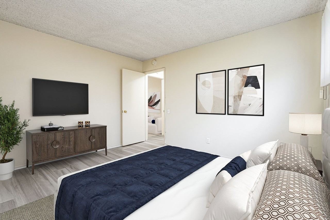 530 N Wilson Ave #15 - Photo 3 of 7
