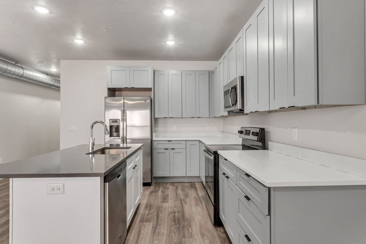 606 W North Temple #203 - Photo 3 of 18