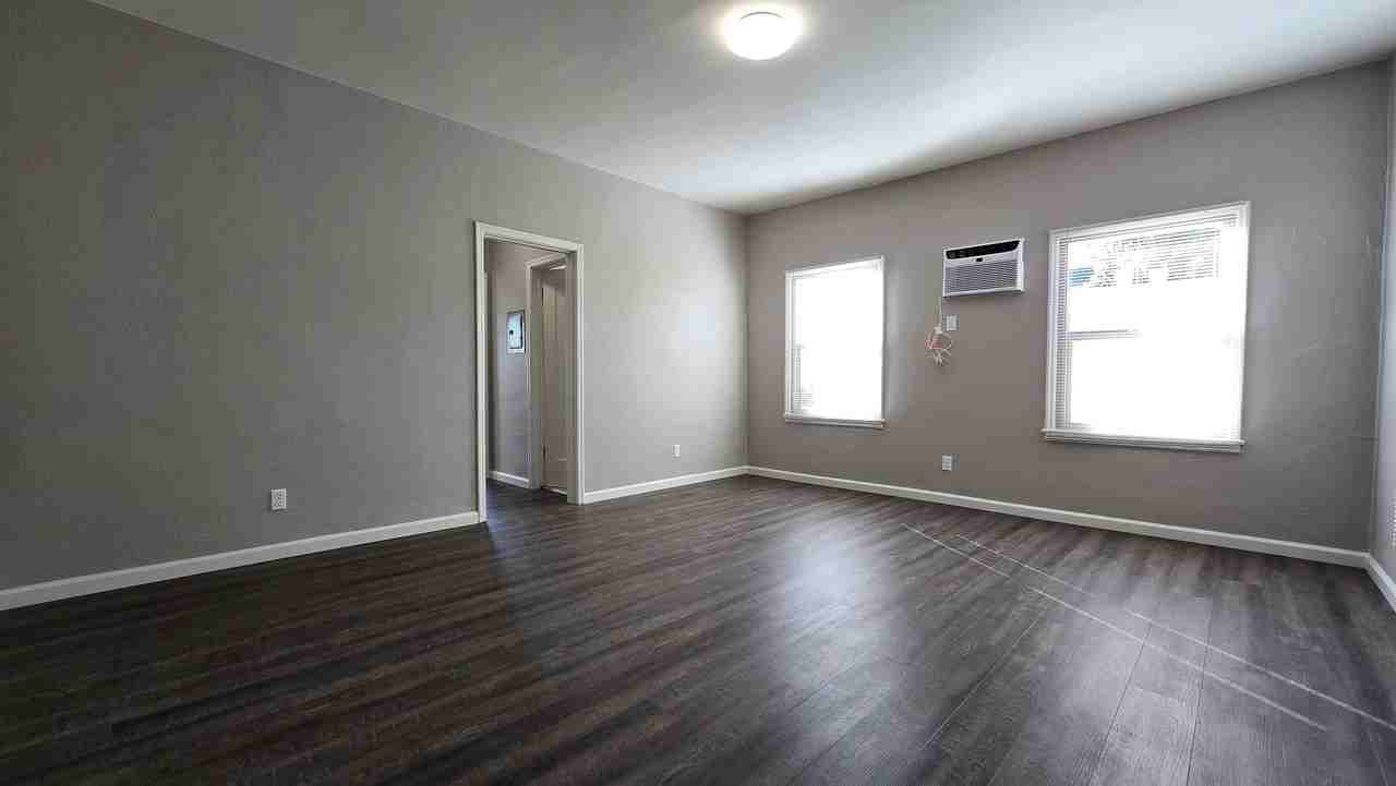 1140 E Elk Ave #7 - Photo 3 of 11