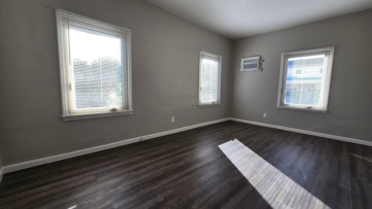 1140 E Elk Ave #7 - Photo 5 of 11