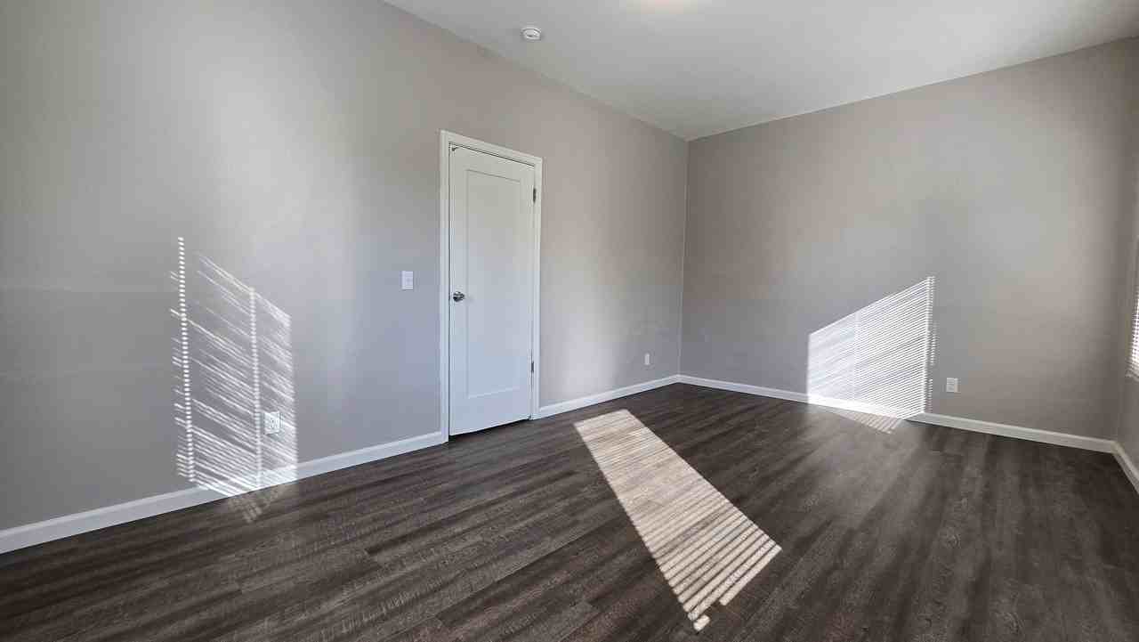 1140 E Elk Ave #7 - Photo 6 of 11