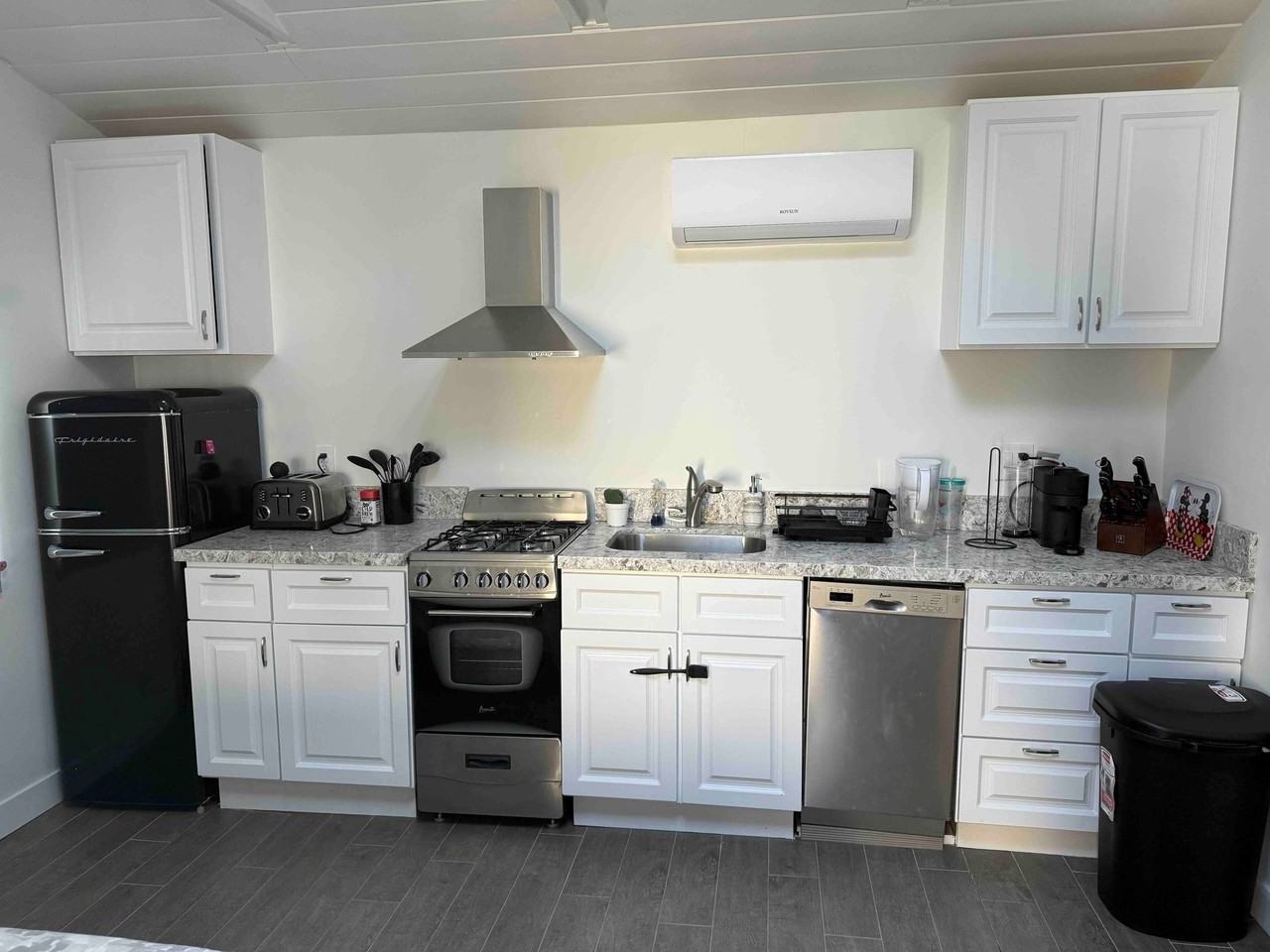 4226 Stern Ave #1 - Photo 5 of 6