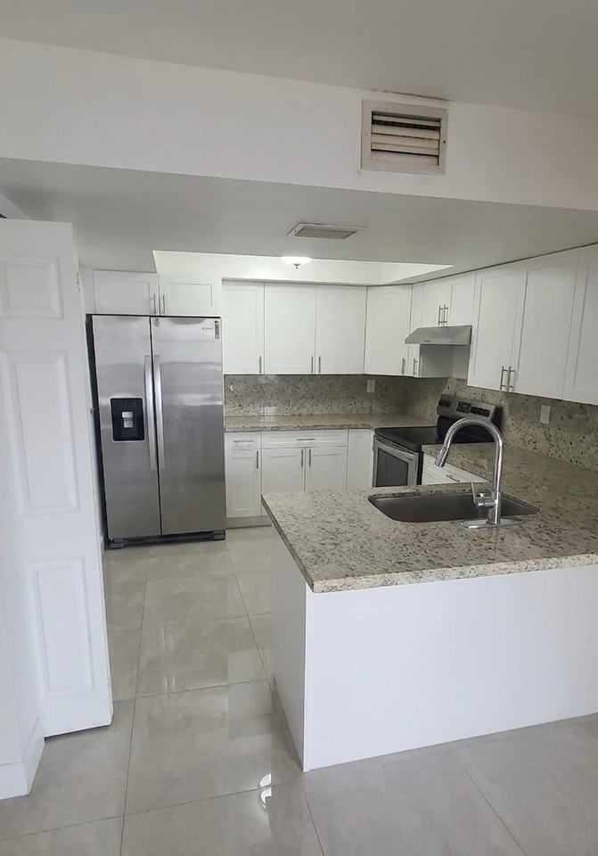10847 Nw 7th St #21 - Photo 4 of 6