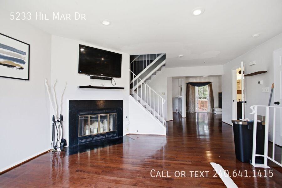 5233 Hil Mar Dr - Photo 2 of 23