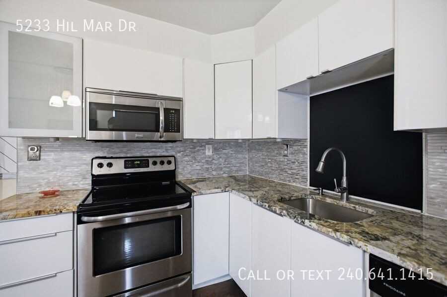 5233 Hil Mar Dr - Photo 6 of 23