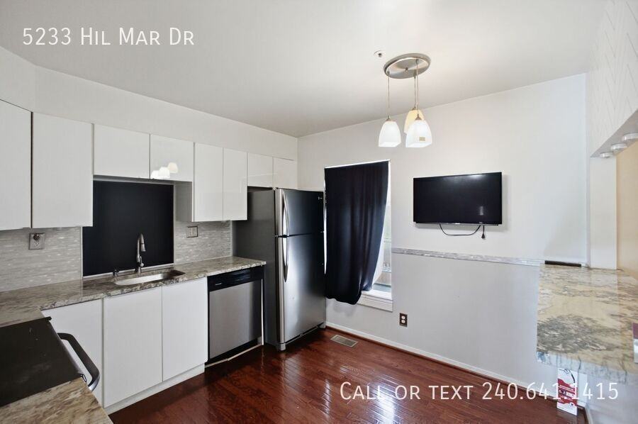 5233 Hil Mar Dr - Photo 7 of 23