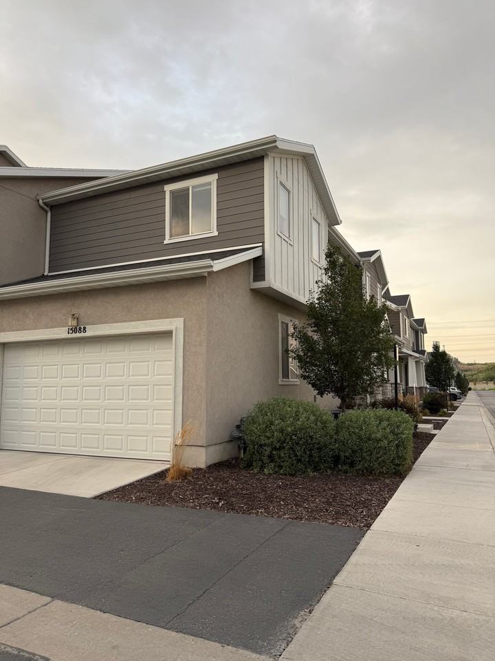 15088 S Wild Horse Way - Photo 2 of 8