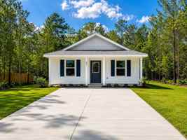 featured image of 204 E Iris Ln