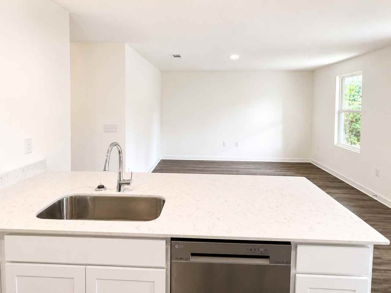 204 E Iris Ln - Photo 5 of 9