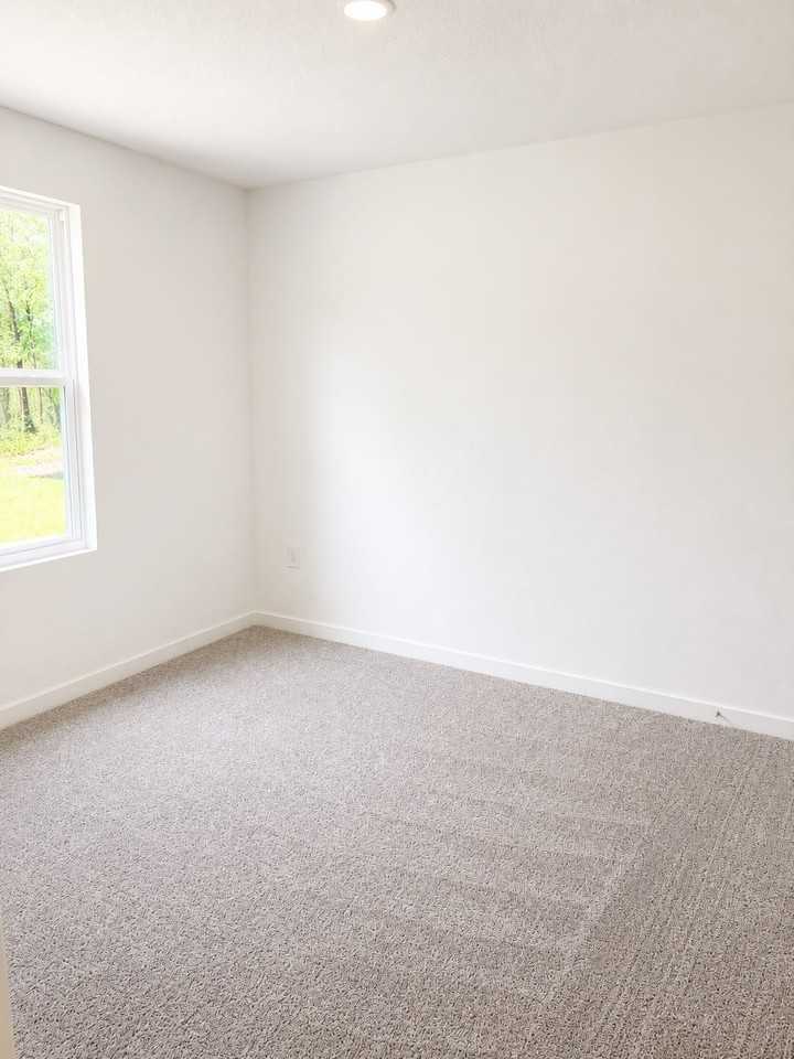 204 E Iris Ln - Photo 6 of 9