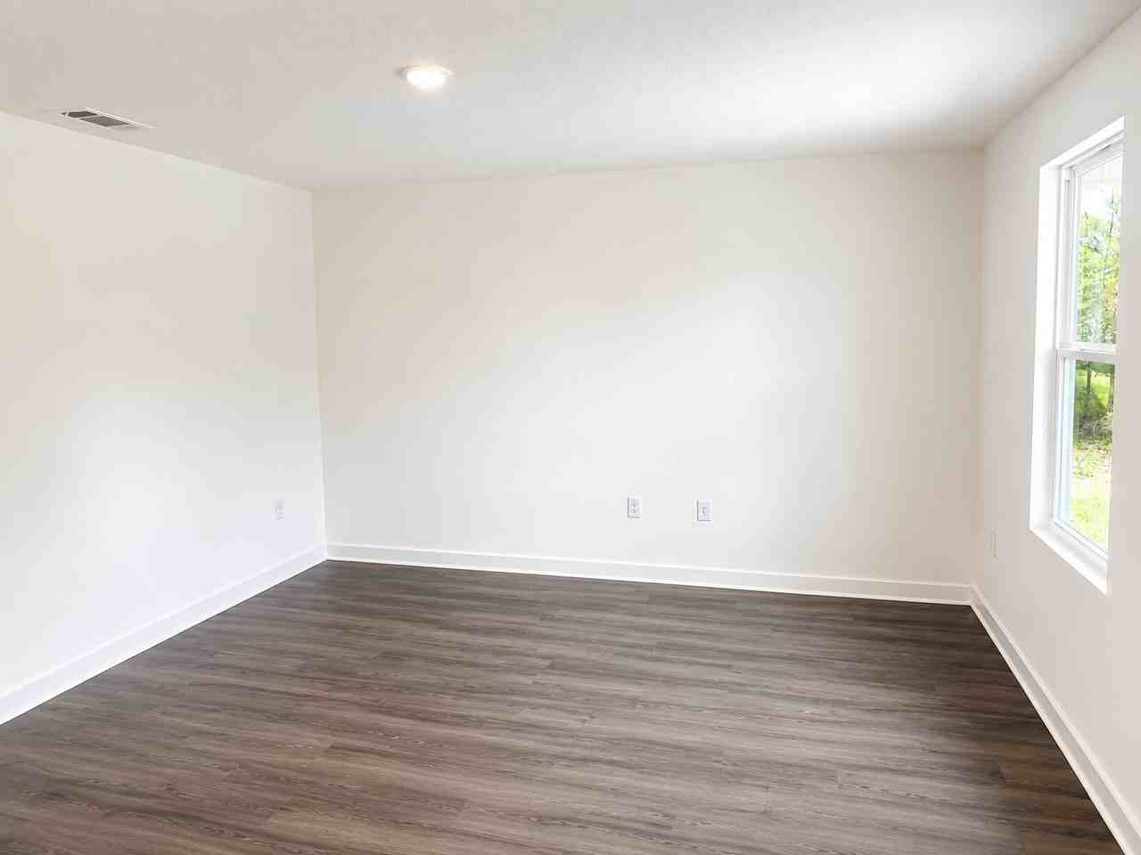 204 E Iris Ln - Photo 7 of 9