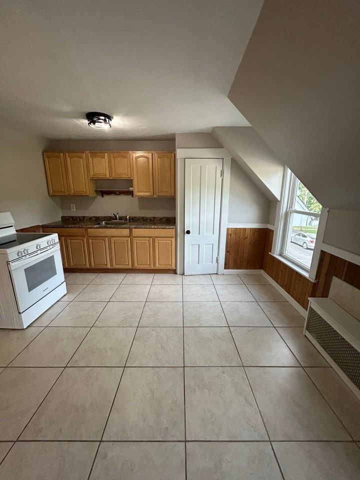 162 Green St #2 - Photo 5 of 10