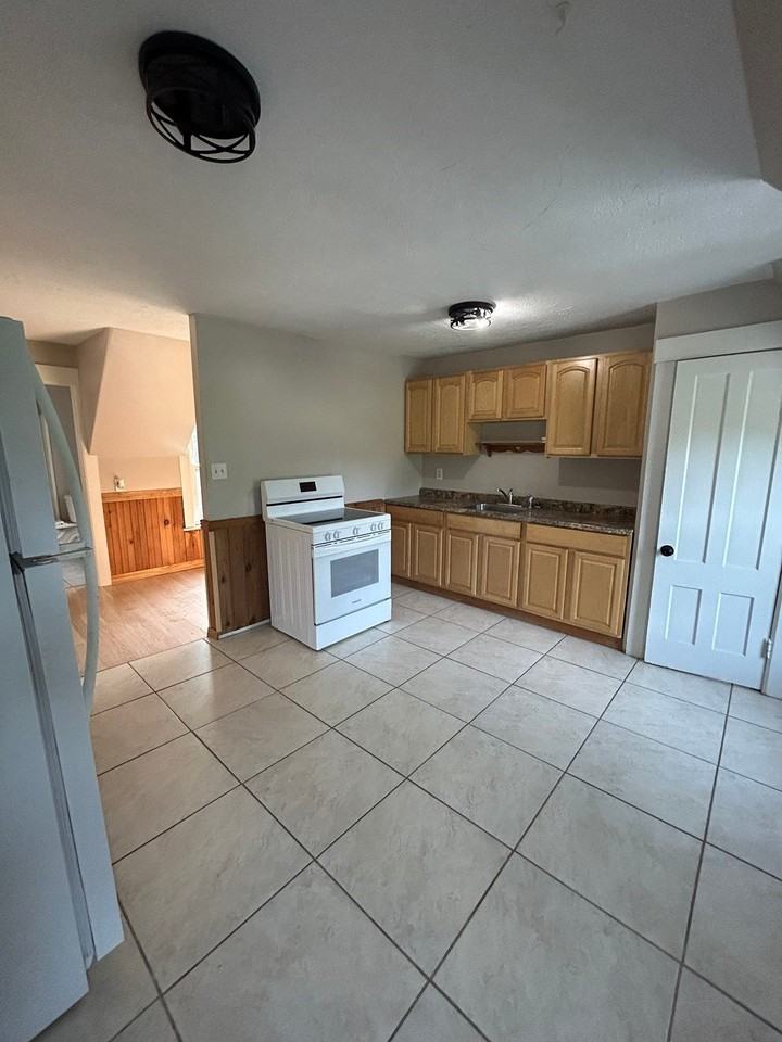 162 Green St #2 - Photo 6 of 10