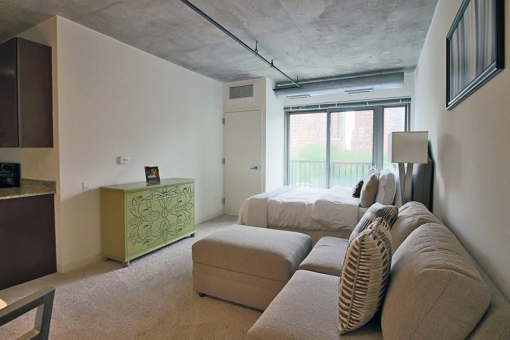 899 S Clark St - Photo 7 of 17