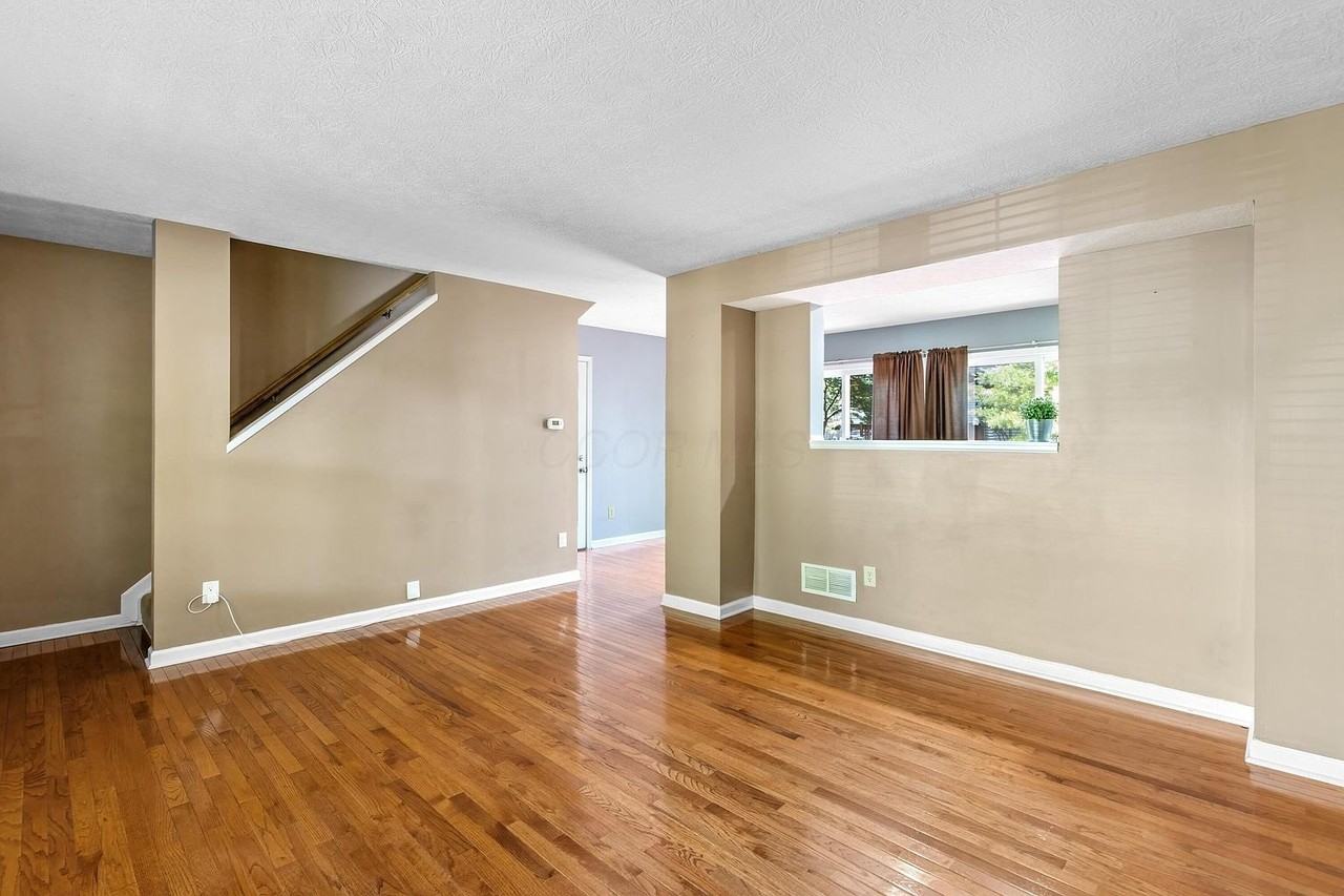 7701 Kelvinway Dr - Photo 2 of 7